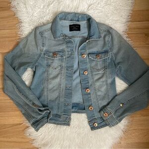 Light wash jean jacket
